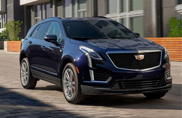 Front view of the 2022 Cadillac XT5 Blue