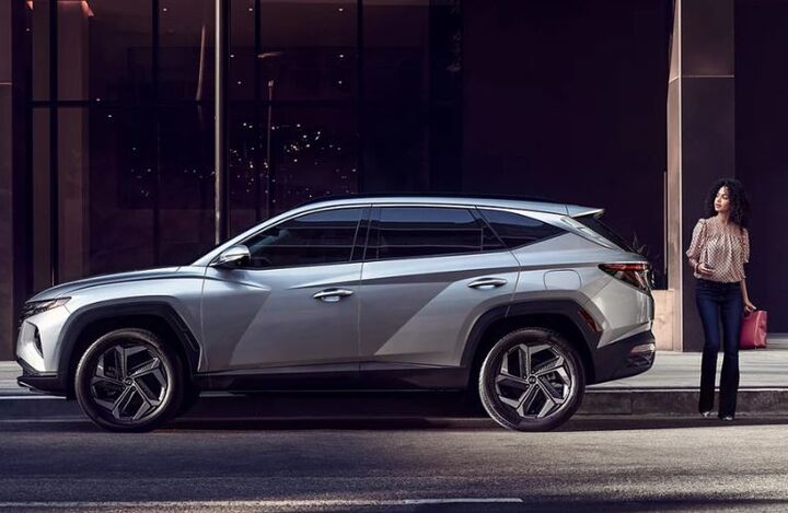 Side view of the 2021 Hyundai Tucson Gray parked on the side of the road