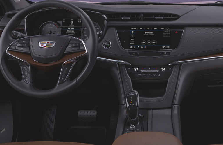 2024 Cadillac XT6 steering wheel and dashboard 