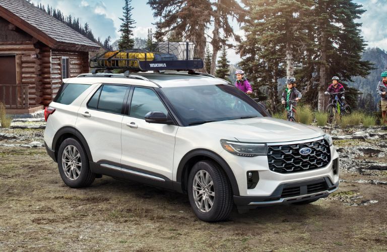 2025 Ford Explorer exterior front side view