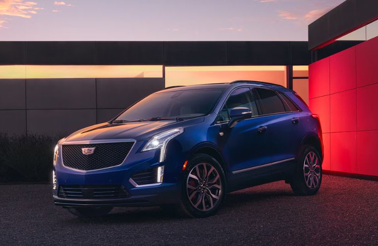2025 Cadillac XT5 exterior front side view